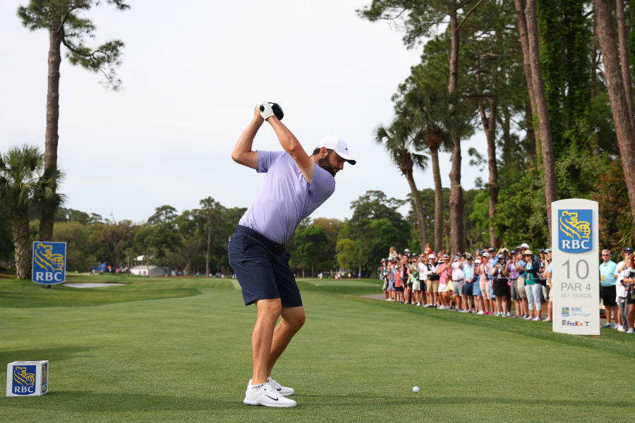 Scottie Scheffler beim Abschlag auf der zehnten Bahn des RBC Heritage