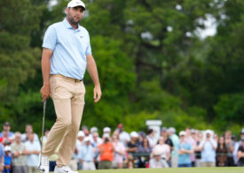 Scottie Scheffler guckt wenig begeistert auf dem Grün bei der Texas Children's Houston Open
