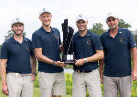 Das Team von Cleeks GC mit der Team-Trophäe des LIV-Events in Houston