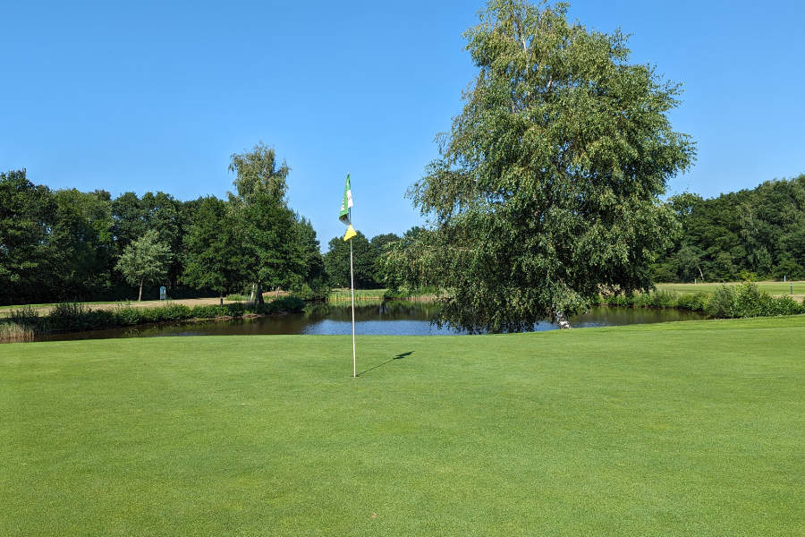 Ein Tag im Golfclub Varus